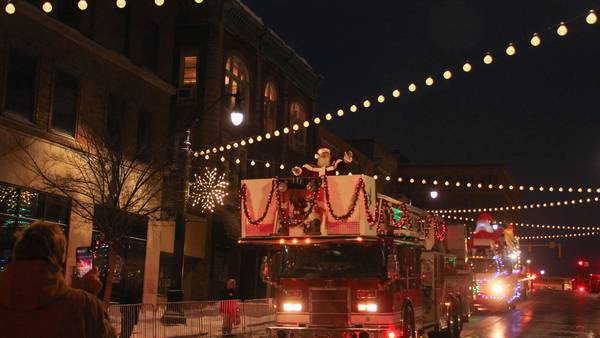 Kankakee Christmas Parade braves cold