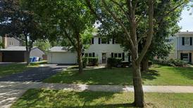 Single-family home sells in Downers Grove for $910,000
