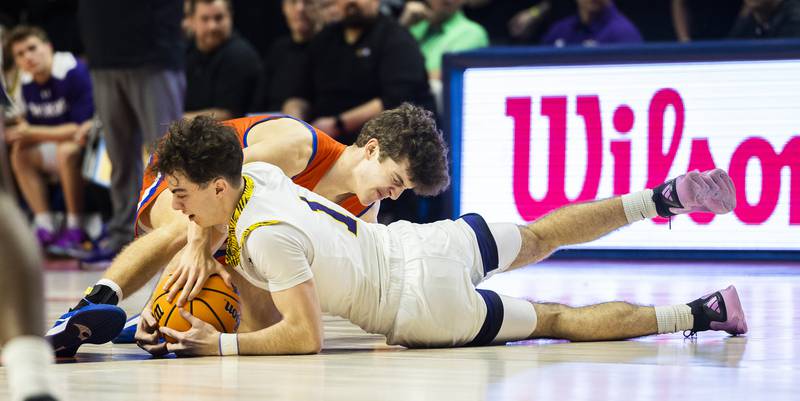 Eastland’s Tanner Stern and Peoria Christian’s Malachi Persinger fight for a loose ball Thursday, March 13, 2025, during the Class 1A boys basketball state semifinal.