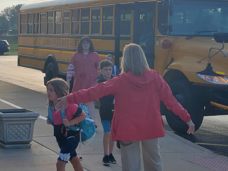 A team effort at Putnam County Primary School helps students find their new destinations on the first day of school.