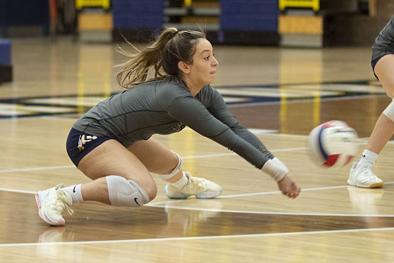 Sterling’s Aubri Menchaca goes down to dig a shot Monday, Sept. 26, 2022 against Washington.