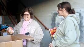 Stage Coach Players, DeKalb community donate Thanksgiving meals 
