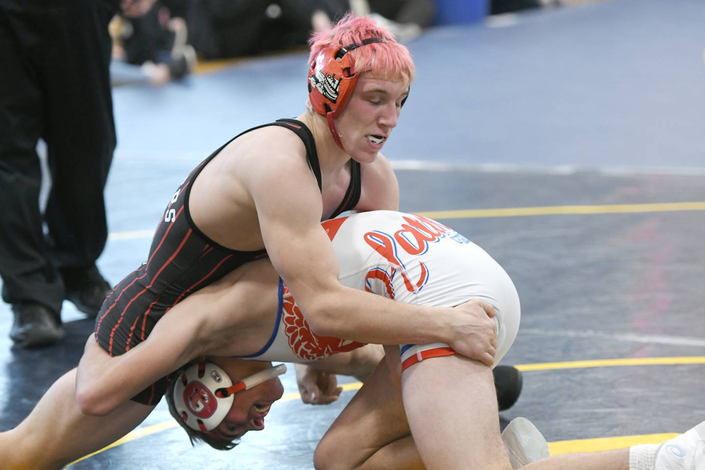 Fulton's Ben Fosdick and Oregon's Seth Stevens wrestle in the 132-pound title match at the Polo Wrestling Invitational. Fosdick won.