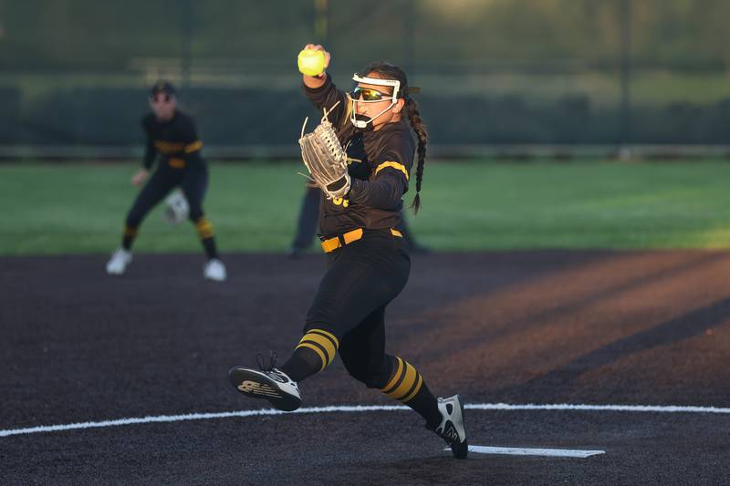 Joliet West’s Gabi Juarez delivers a pitch against Homewood-Flossmoor in the Class 4A Homewood-Flossmoor Regional semifinal on Wednesday, May 20, 2026 in Homewood.