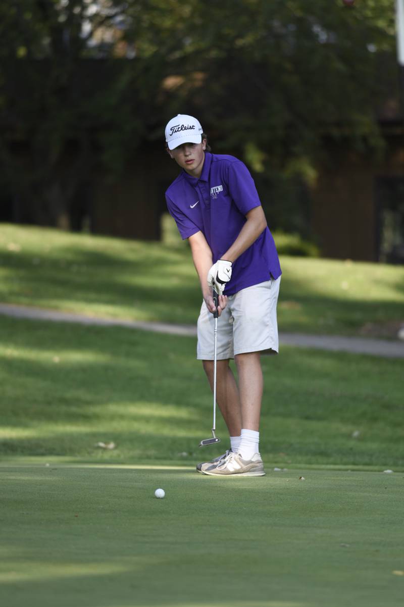 Manteno's Robert Wilhelm puts on a green at Minne Monesse Golf Club on Friday, August 15, 2025.