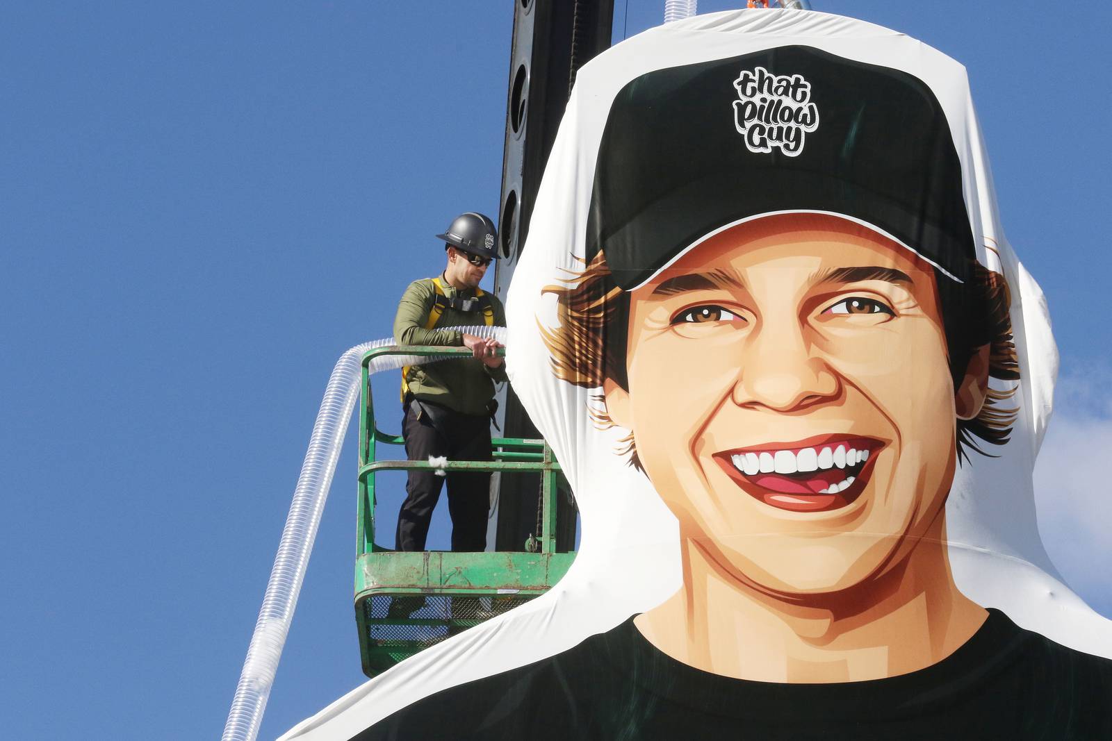 Vernon Hills’ That Pillow Guy creates ‘World’s Largest Body Pillow’ of