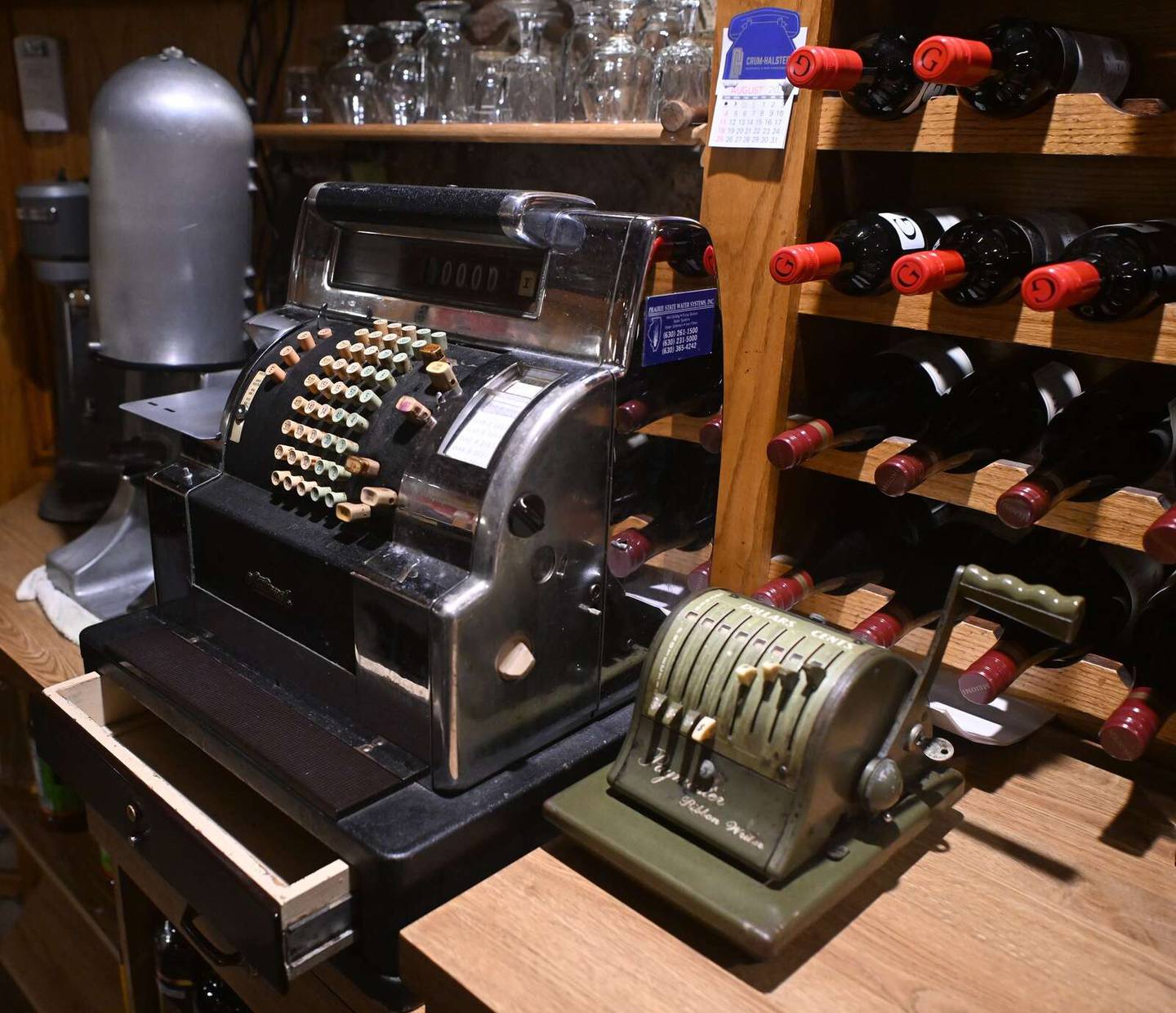 You won’t find a computer at Sorrento’s in Maple Park. They still use cash registers from the 1950s and make their gift certificates on an old check printer, right.