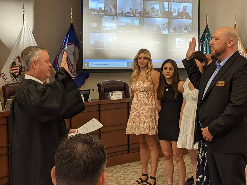 Kane County Chief Judge Clint Hull on Monday administers the oath of office to Bill Kalamaris, who was appointed Monday night to fill a vacancy on the City Council.