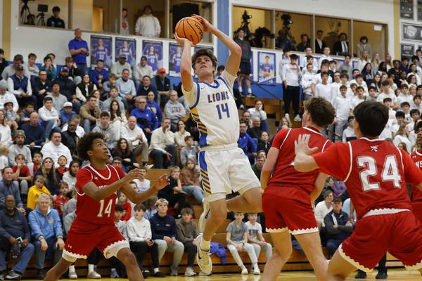 Sophomore Grant Smith stars again as unbeaten Lyons holds off Hinsdale Central