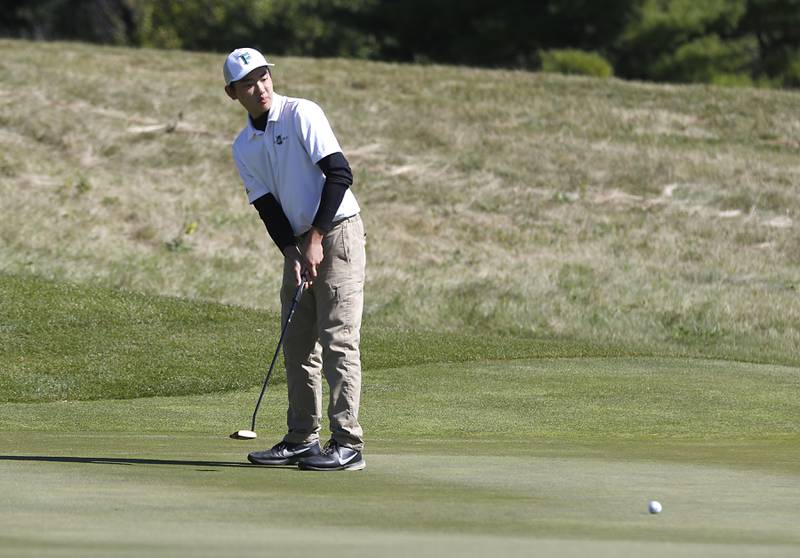 Fremd’s Ray Den Tee watches putt on the seventh green  during the IHSA Boys’ Class 3A Sectional Golf Tournament Monday, Oct. 3 2022, at Randall Oaks Golf Club in West Dundee.