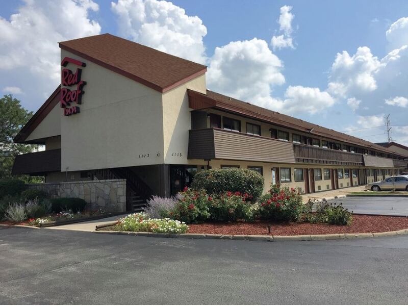 DuPagePads purchased and plans to repurpose the Red Roof Inn in Downers Grove as interim housing for people experiencing homelessness. (Robert Sanchez | Daily Herald)