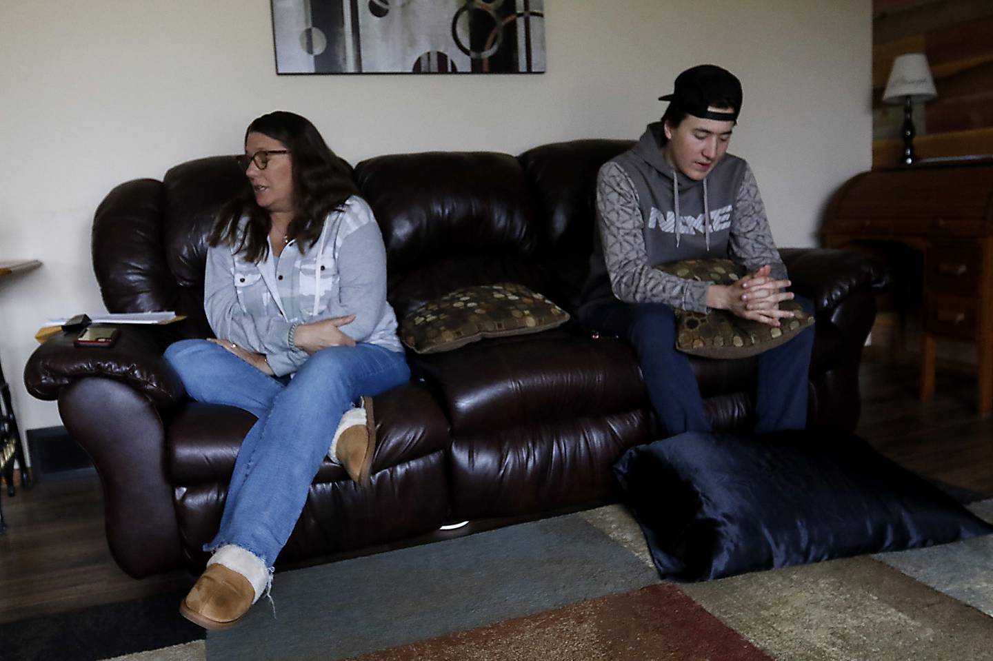 Jarett Wolff’s mother, Kim, and his brother Joe, listen to Wolff talk about the night in 2014 when a drunk driver plowed into a car he and three others were in on River Road near McHenry.