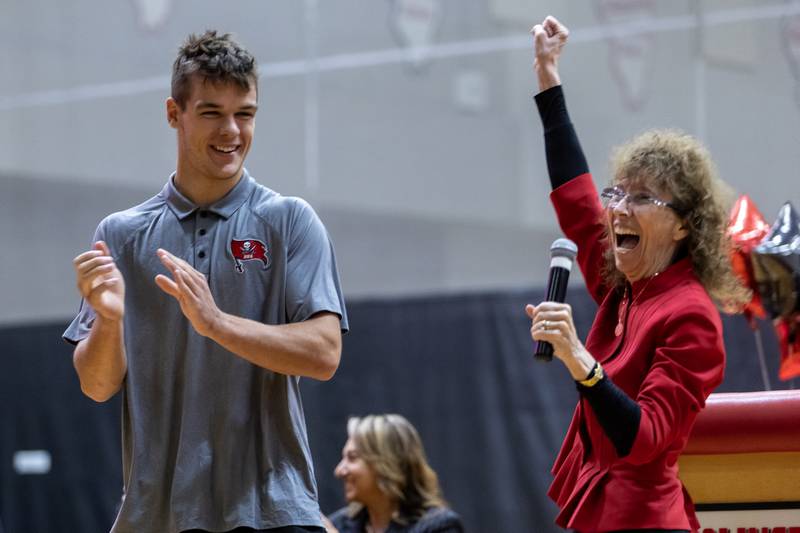 Senior Thomas McDermott helps Milken Educator Awards Senior Vice President Dr. Jane Foley announce the monetary prize at the surprise assembly during which Dr. Jaclyn Lennox, Bolingbrook High School’s assistant principal, was honored with the Milken Educator Award at Bolingbrook High School on Oct. 16, 2025.