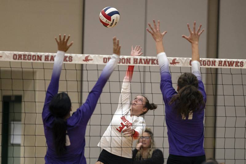 Oregon’s Lexi Ebert plays the ball over the net against Rochelle Tuesday, August 29, 2023.