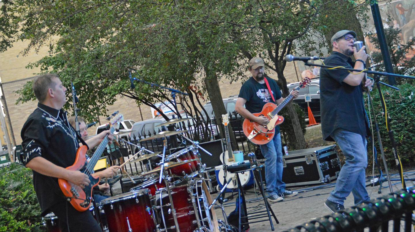 Accompanying the musical performances a the Music in the Park series in Ottawa will be food vendors.