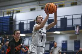 Aubrey Lamberti sets Oswego East career scoring record as Wolves win thriller against Minooka