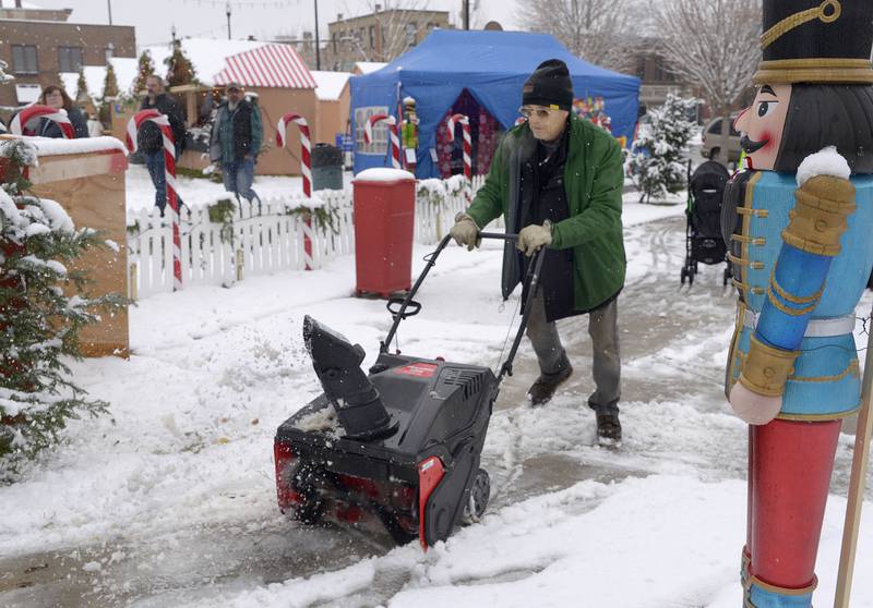 Photos Snow falls on Chris Kringle Market in Ottawa Shaw Local