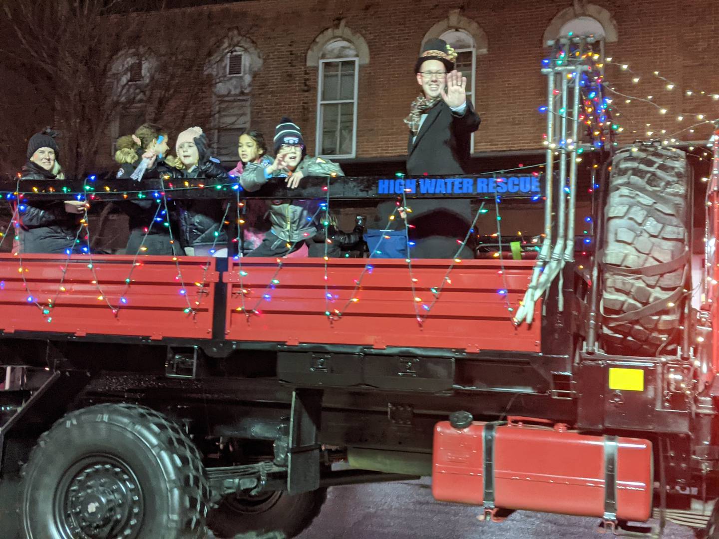 Oswego celebrates start of holiday season with Christmas Walk Shaw Local