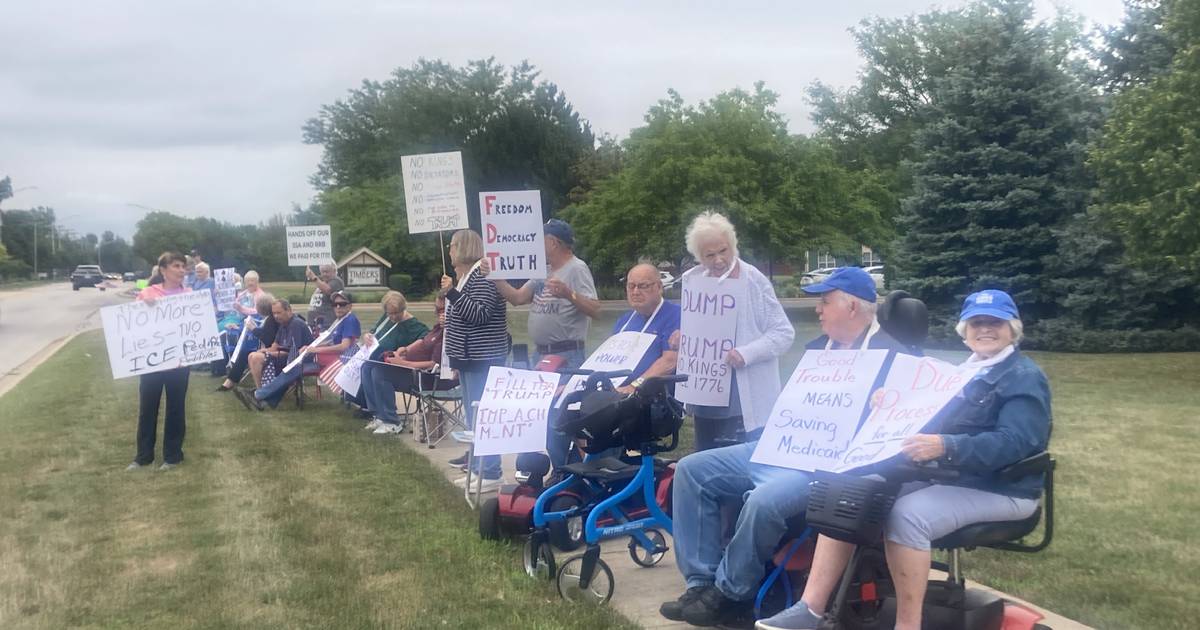 Shorewood seniors, neighbors make ‘good trouble’ protesting ICE, federal budget cuts