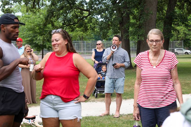 Second Ward Alderman David Baron welcomes the crowd to the Riverview Historic District's annual 4th of July Celebration on Friday, July 4, 2025.