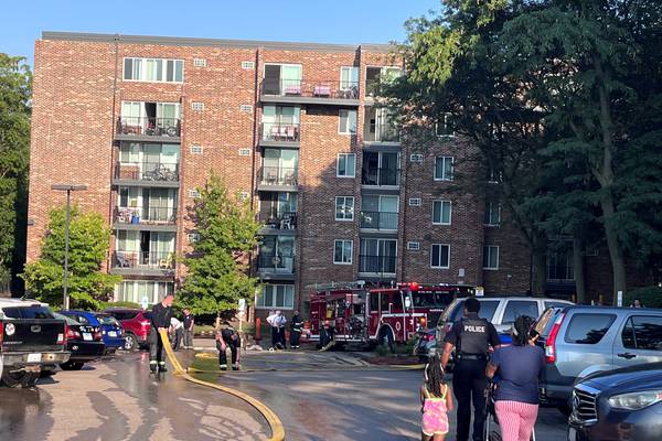 2 fires ignite in Aurora in less than 30 minutes; teen injured, apartment building uninhabitable