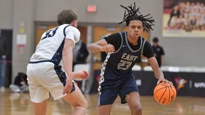 DePaul commit Mason Lockett goes for 24, but New Trier overwhelms Oswego East at When Sides Collide Shootout