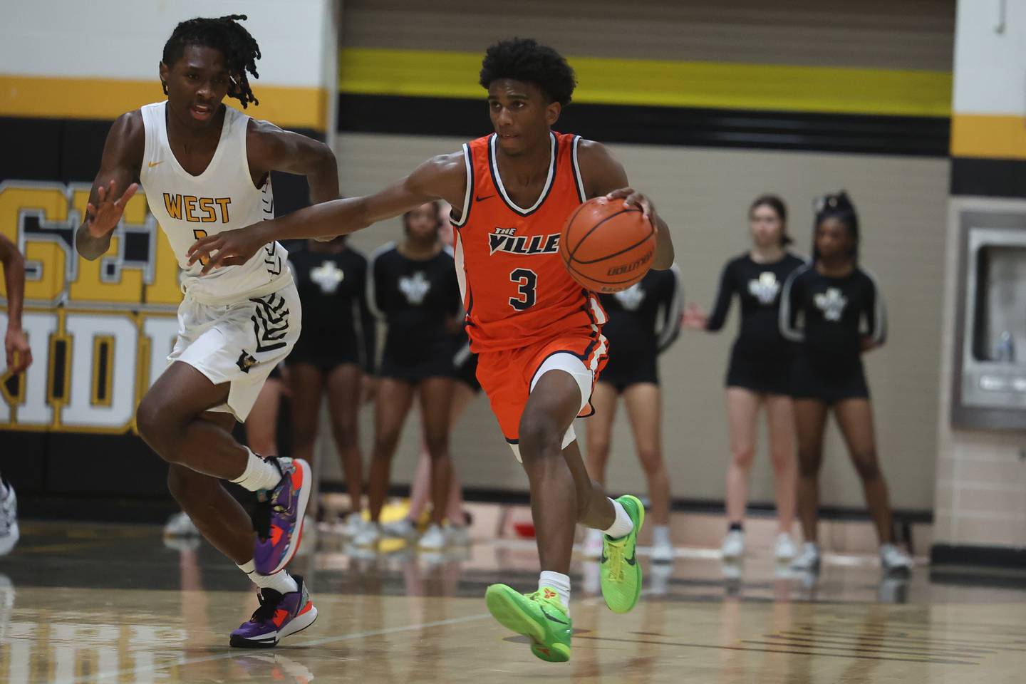 Romeoville’s Meyoh Swansey makes a fast break against Joliet West on Friday.