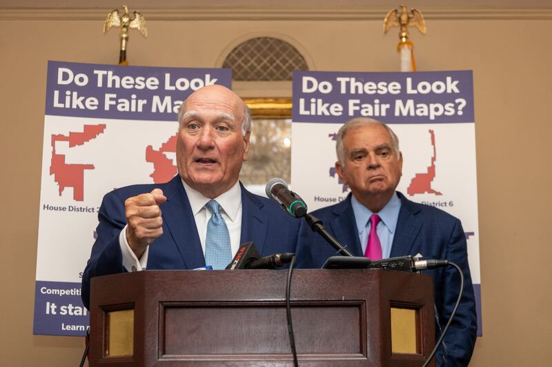 Bill Daley, left, and Ray LaHood, right, speak at a launch event for their campaign to change how Illinois draws its legislative maps.