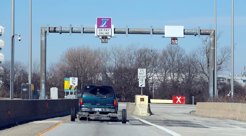As part of its new capital program, the Illinois Tollway is removing obsolete infrastructure like barriers on its system.