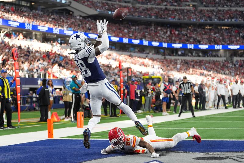 Dallas Cowboys wide receiver CeeDee Lamb (88) catches a touchdown pass as Kansas City Chiefs cornerback Trent McDuffie (22) defends during the first half of an NFL football game Thursday, Nov. 27, 2025, in Arlington, Texas. (AP Photo/Tony Gutierrez)