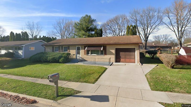 Single-family home sells in Rochelle for $215,000
