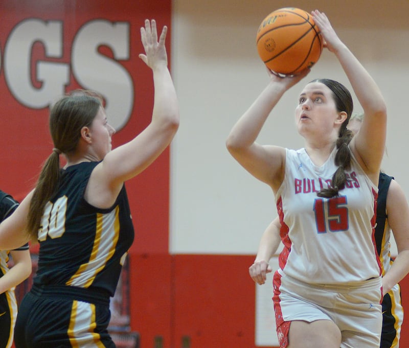 Streator’s Addy Mahan eyes the basket as Herscher’s Pippa Dunhill prepares to block in the 1st period Tuesday at Streator.