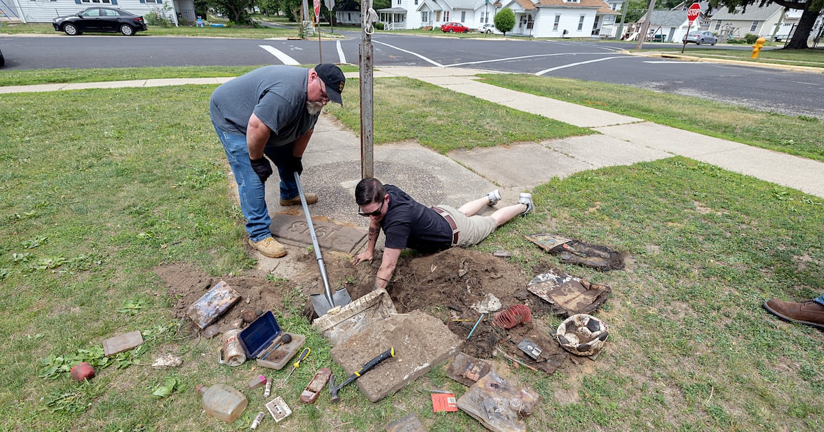Photos: Thome school 2001 time capsule opened