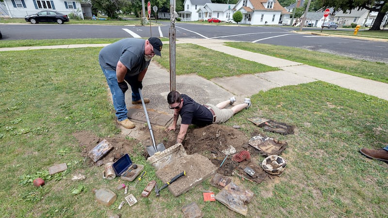 Photos: Thome school 2001 time capsule opened