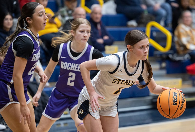 Sterling’s Brenley Johnson dribbles out of defense by Rochelle’s Gianna Olguin (left) and Natalie Foster Tuesday, Jan. 6, 2026.