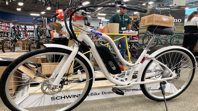 Illinois lawmakers approve bill to regulate e-bikes, scooters