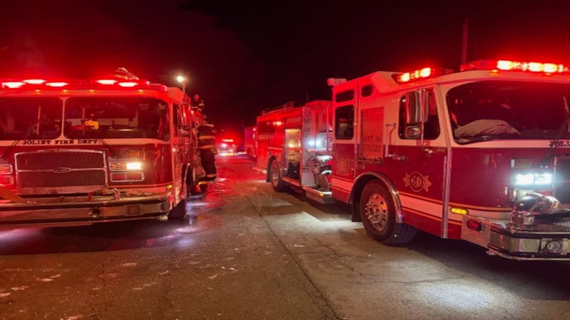 Fire leaves Wheaton apartment building uninhabitable