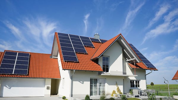 Suburban lawmakers push for more affordable, accessible solar power for Illinois residents
