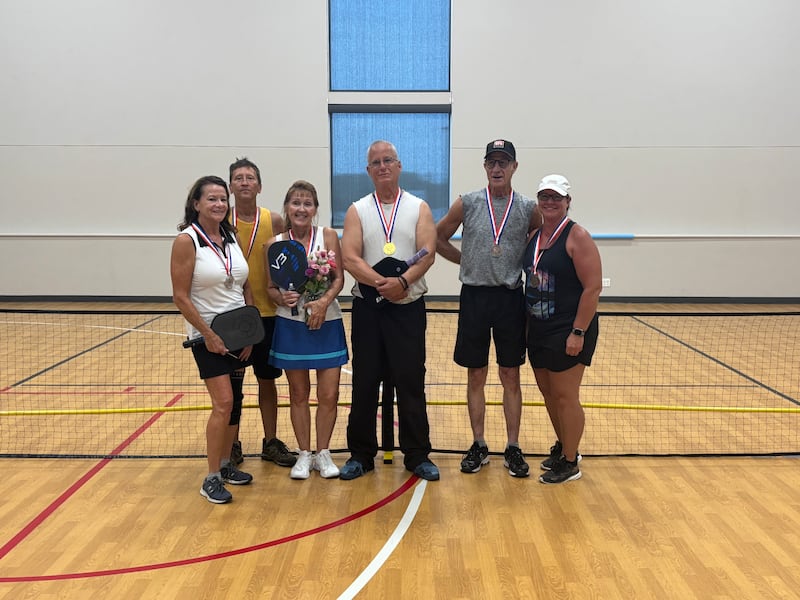 Winners L to R: Laurie Knasel and Tim Camp (Silver Medal Winners), Debbie
Dickinson and David Moss (Gold Medal Winners), Dale Lundius and Barbara Billimack (Bronze
Medal Winners)