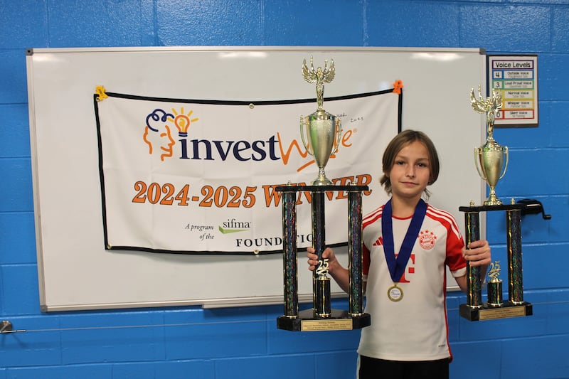 Thomas Jefferson Junior High School seventh grader Stirling Hebda has received national recognition for his outstanding achievement in financial education. Hebda was named the Illinois state champion and national second-place winner in the middle school division of the SIFMA Foundation’s InvestWrite essay contest, which is open to students in grades 4–12.