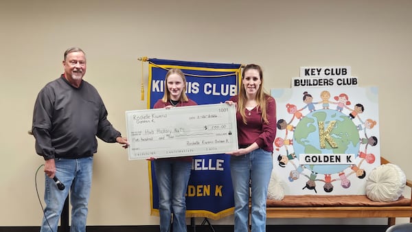 Rochelle Kiwanis Golden K donates to Hub Hickory Nuts 4-H club