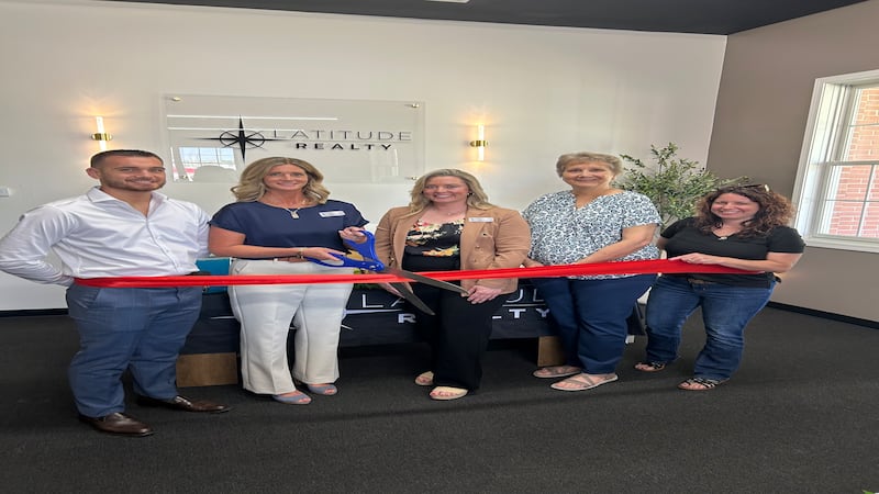 Latitude Realty moves into new office in Diamond