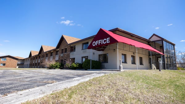 Chicago developer seeks to convert Dixon’s former Magnuson Hotel into 70-unit apartment building