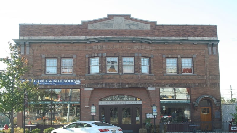 Two Illinois DAR chapters celebrate 130 years of service and friendship