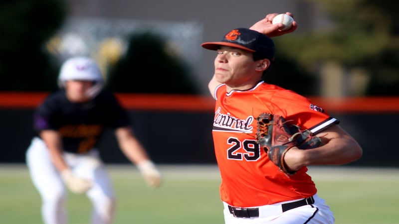 Bud Shanahan delivers 3 RBIs, Niklas Thorsen seals Crystal Lake Central’s regional semifinal win over Wauconda