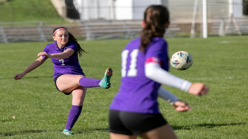 Dixon’s aggressive attack sinks Sterling