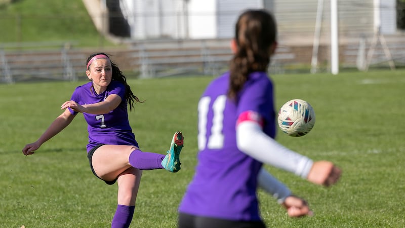 Dixon’s aggressive attack sinks Sterling