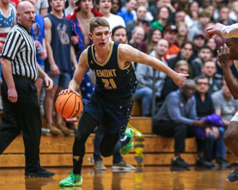 Lemont's Gabriel Sularski (21) makes a move to the basket during their Class 3A Brother Rice Sectional final basketball game between Lemont at Brother Rice. March 7, 2025 in Chicago.