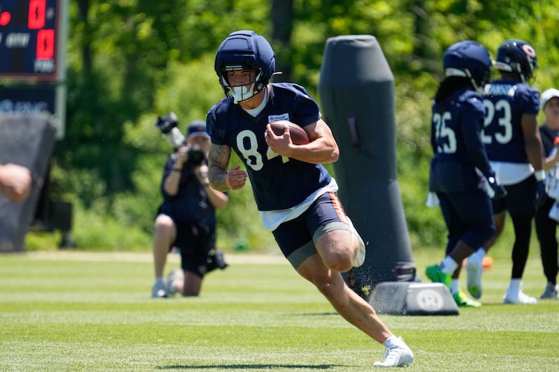 Chicago Bears tight end Colston Loveland works on the field during the NFL football team's practice Thursday, May 28, 2026, in Lake Forest, Ill. (AP Photo/Nam Y. Huh)