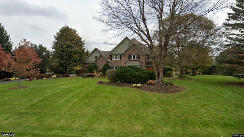 Single-family home sells in St. Charles for $780,000